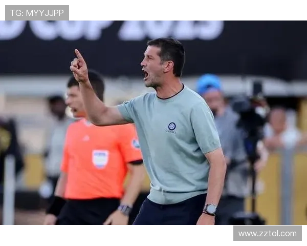 国米高层怒批裁判:尤文阴影笼罩蓝黑军 国米高层怒批裁判:尤文阴影笼罩蓝黑军